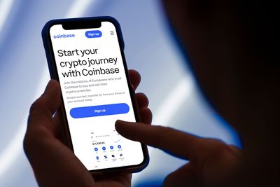 As Bitcoin Prices Plunge, Wall Street Is Losing Faith in Coinbase Stock